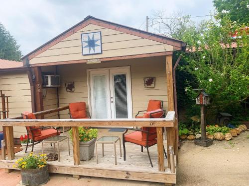 The Iris Garden Downtown Cottages and Suites - 숙소 외관