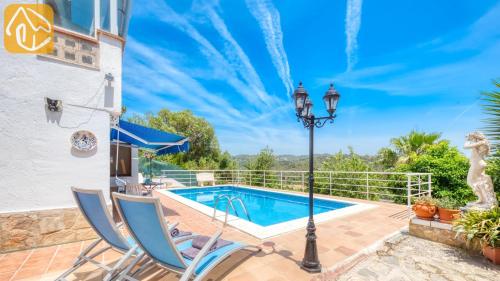 Montbarbat Villa Sleeps 6 with Pool and Air Con gîte à louer Club de Golf Angel de Lloret