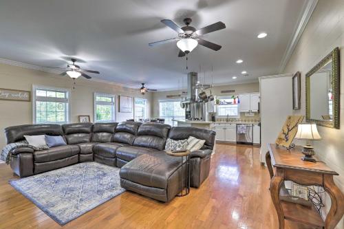 Picturesque Abode with Dock on Jackson Lake! in Jackson, USA
