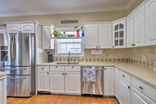 Picturesque Abode with Dock on Jackson Lake! - image 4