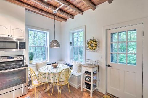 Charming Jaffrey Cottage with Deck and Grill!