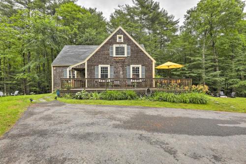 Charming Jaffrey Cottage with Deck and Grill!