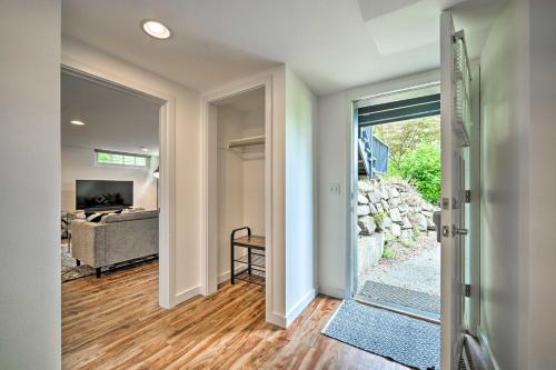 Bright and Beautiful Apt 6 Mi to Dtwn Seattle! - image 36