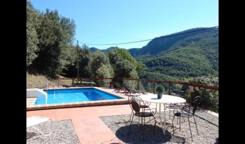 Villa in Joanetes Sleeps 8 with Pool gîte à louer els Hostalets d'en Bas