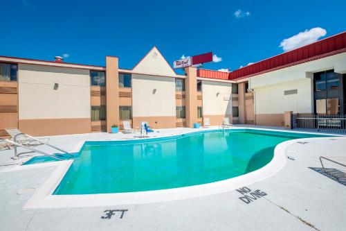 Red Roof Inn & Suites Cincinnati North-Mason in Mason, USA