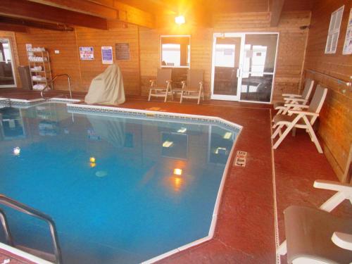 Swimming pool, Red Roof Inn Fargo - I-94/ Medical Center in Fargo (ND)