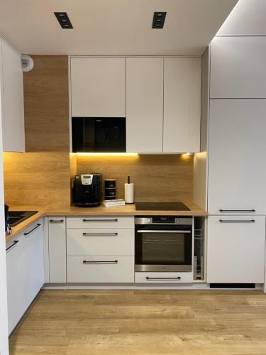 Family & Business Elegant Apartments Wspólna Centrum Downtown - 1 Bedroom, Terrace, Air Conditioning, Garage, NEW!