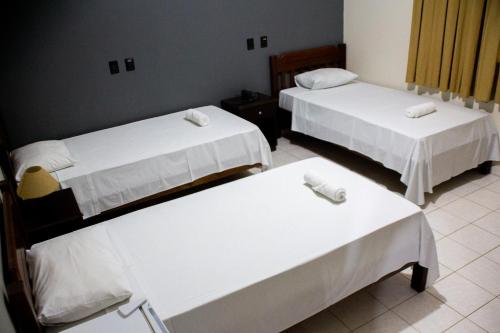 3 twin beds