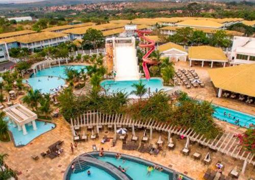 Lacqua diroma apartamento completo com fogao, geladeira, micro-ondas, Piscina 24h, acomoda ate 5 pes