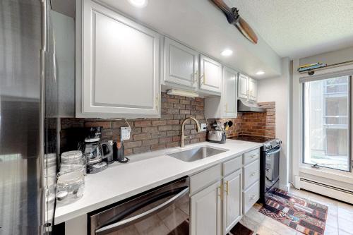 Boarder's Retreat - image 5