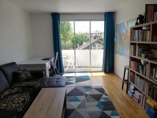 Quiet apartment, 12 mn from Paris in Коломб