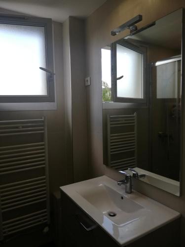 Quiet apartment, 12 mn from Paris in Коломб