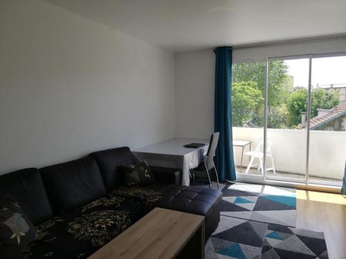 Quiet apartment, 12 mn from Paris in Коломб