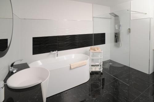 Apartment with Terrace image 9