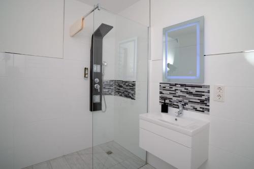 Apartment with Terrace image 2