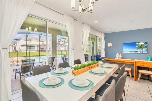 Family Resort - 8BR Mansion - Private Pool Hot Tub and BBQ! - main image