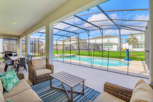 Family Resort - 8BR Mansion - Private Pool Hot Tub and BBQ! - image 5