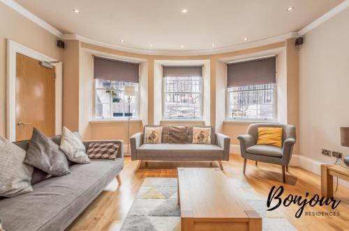 Gorgeous New Town Main Door 3BR-3BA - Free Parking & Patio by Bonjour Residences Edinburgh