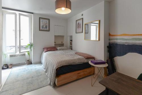 CHARMING studio near Montmartre Paris