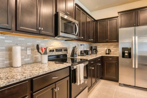 5 Bedroom Beautifully Decorated Home! townhouse - image 5