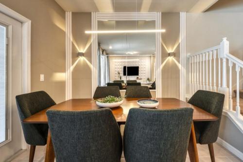 5 Bedroom Beautifully Decorated Home! townhouse - image 9