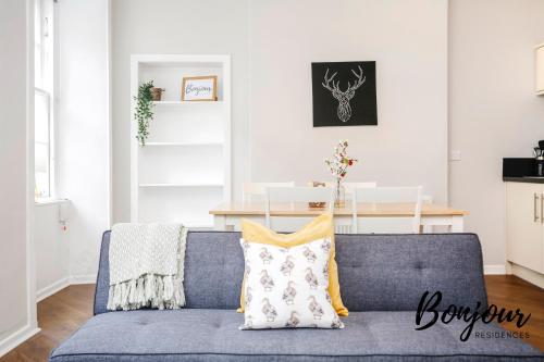 Bright New Town 2BR-1BA, 1 min to George St - Free Parking by Bonjour Residences Edinburgh