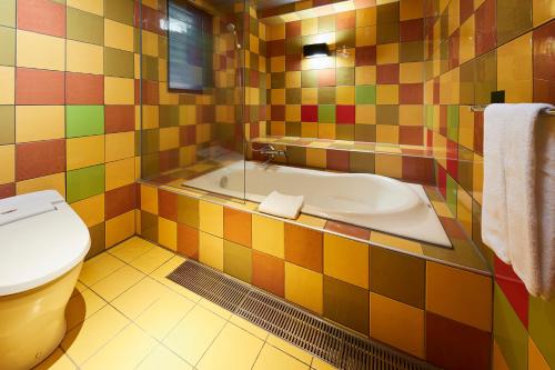 room detail thumbnail 2