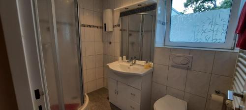 2 bedrooms, 3 beds