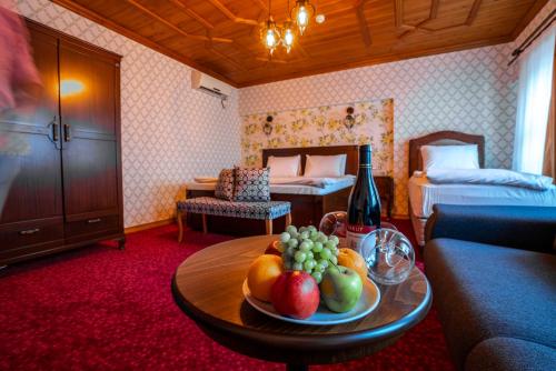 Family Room image 1