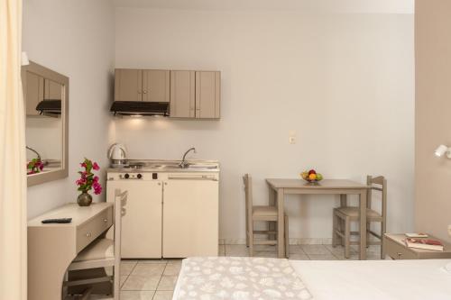 Niriis Hotel - image 3