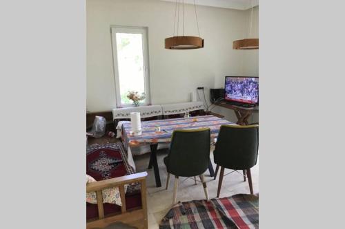 Doga icinde bol manzaralı mustakil modern bir ev