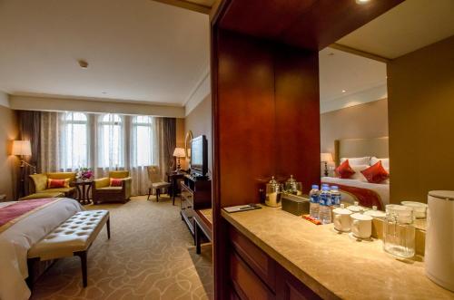 room detail thumbnail 1