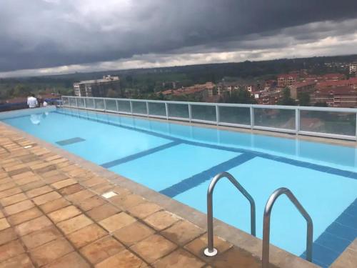 Splendid views with King Bed and Rooftop Pool