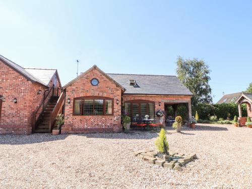 Honeysuckle Farmhouse - Tarporley