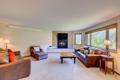 Frostfire E41 Condo, Keystone