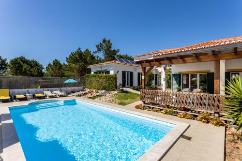 Casa May - Spacious family home with great outdoors!, Aljezur
