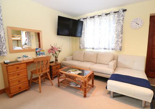 The Studio with Terrace and EV point, Callington (Foto 6)