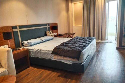 Amazing Studio apartment with all luxurious amenities, fully furnished condition, wifi and broadband