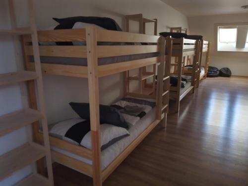 10 bunk beds