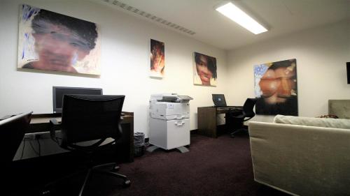 310928491 Holiday Inn London Kensington High St., an IHG Hotel