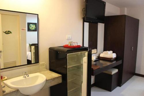 room detail thumbnail 2