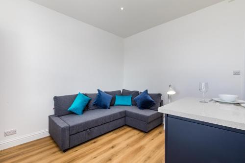 Hazelgrove Serviced Apartment by Huluki Sussex Stays