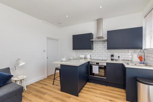 Hazelgrove Serviced Apartment by Huluki Sussex Stays