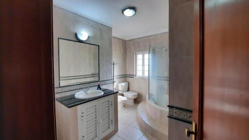 ห้องน้ำ, Casa da Vinha Azeitão (Casa da Vinha Azeitao) in อะเซเตา