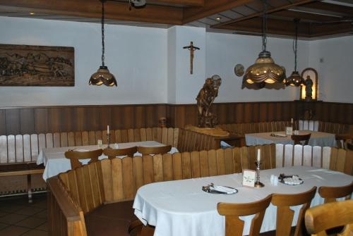Restaurant, Hotel Gasthof “Goldener Engel” in Stockstadt Am Main