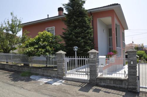  La Casa Dei Nonni, Pension in Felegara bei Varano deʼ Melegari
