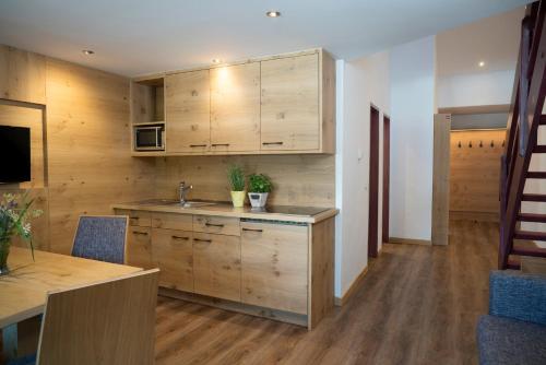 2 bedrooms, 4 beds