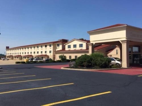 Comfort Inn & Suites at I-74 and 155