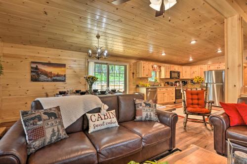 Upscale Wardensville Cabin with Deck and Hot Tub!