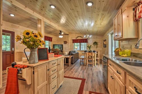 Upscale Wardensville Cabin with Deck and Hot Tub!